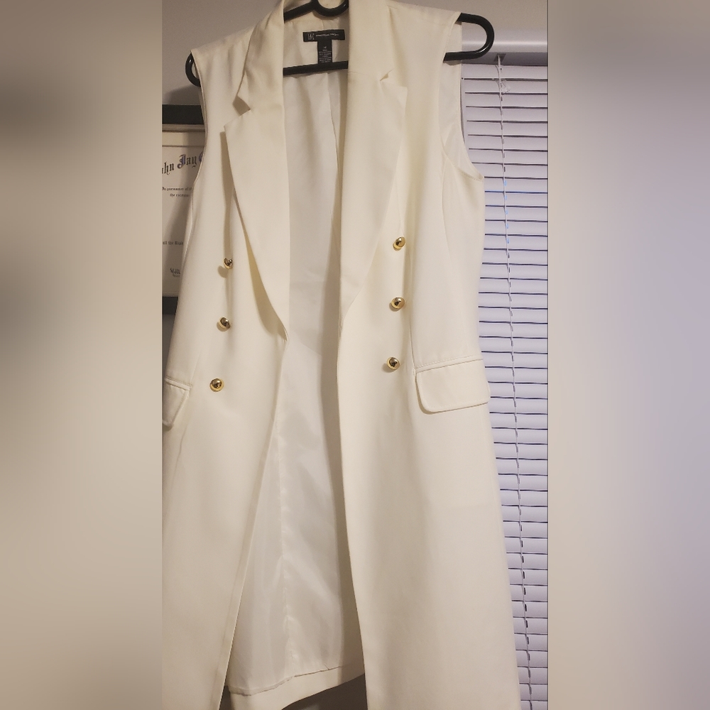 Sleeveless vest/blazer